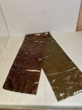 Reversible Metallic Textured Scarf in Olive Green and Bronze